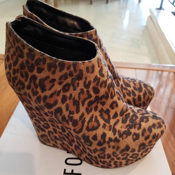 Forever 21 Woman's Leopard booties size 7 - Picture 3 of 3
